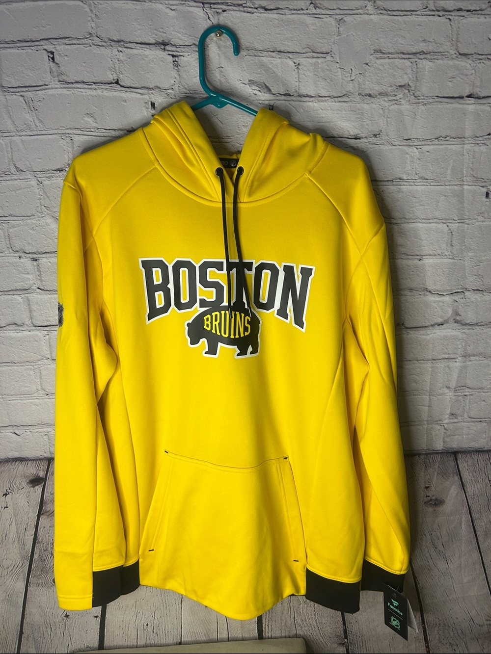 NWT Fanatics Boston Bruins NHL stadium series authentic pro hoodie size large